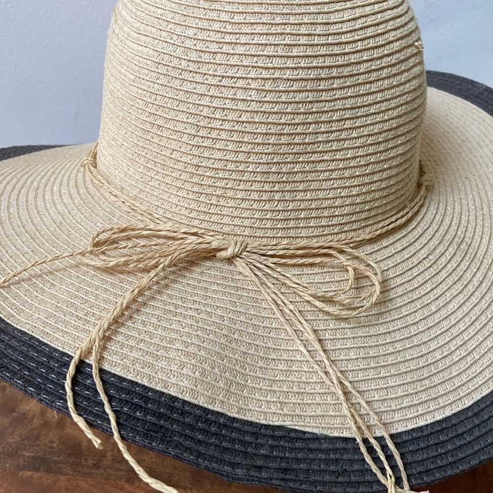 Two-Tone Straw Sun Hat - Picture 2 of 6